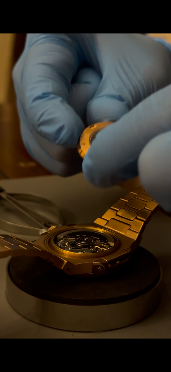 04 · Sealing the Case